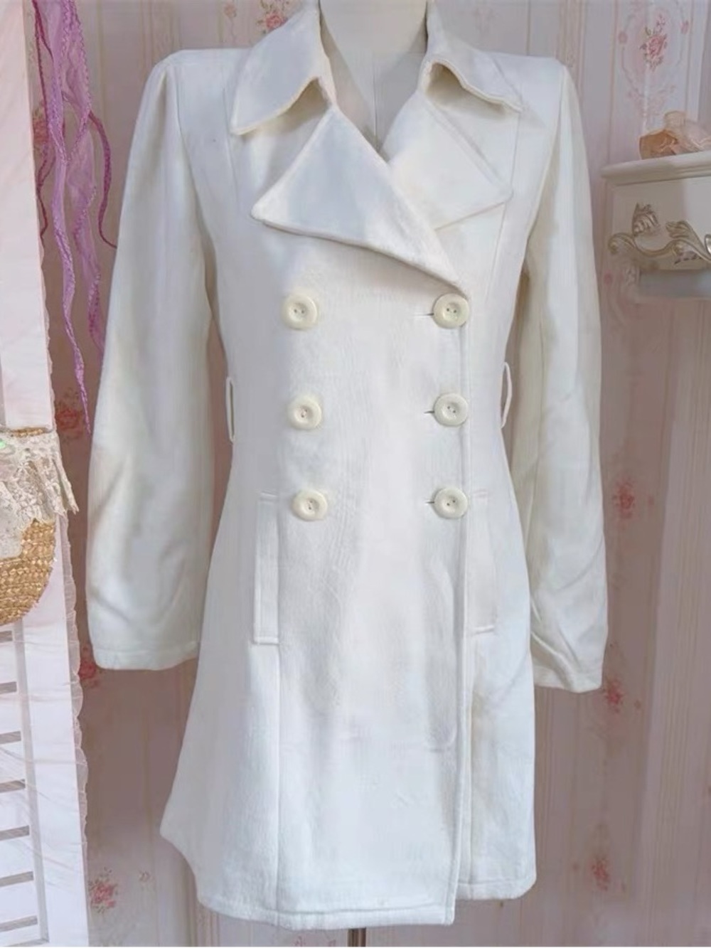 liz lisa white mid-length coat